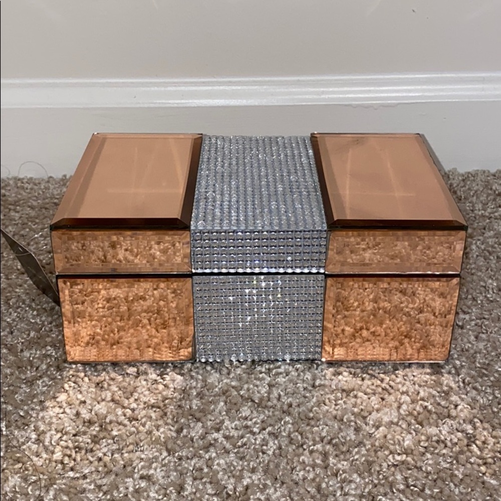 Jewelry box